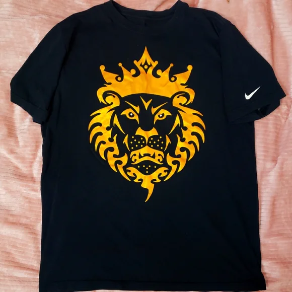 【美品】NIKE Lebron James Lion Tシャツ ブラック M Nike Dri Fit Lebron James Lion Men\u0027s T-Shirt Size S Black Red